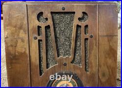 Vintage 1935 Silvertone Model 1904 Tombstone Radio, Powers On, Hums