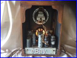 Vintage 1936. Zenith Model 5S29 Tube Radio in Walnut Veneer Cabinet