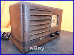 Vintage 1938 EMERSON AX-217 Wood Cabinet TUBE RADIO SIMPLE AND HANDSOME RADIO