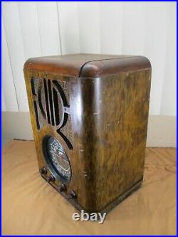 Vintage 1938 Zenith Model 6-J-230 Tombstone Style Tube Radio in Wooden Case