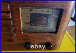 Vintage 1939 G. E. Model #HJ-514 5 Tube AM Radio Wood Works