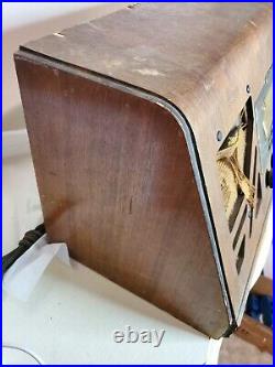 Vintage 1939 Philco Model 39-25 Tube AM Radio