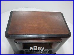 Vintage 1939 RCA T80 Wooden AM/SW Radio with Green Tuning Eye