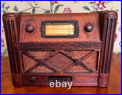 Vintage 1939 Silvertone Sears & Roebuck Wooden Cabinet Tube AM Radio