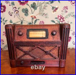 Vintage 1939 Silvertone Sears & Roebuck Wooden Cabinet Tube AM Radio