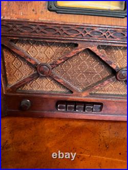 Vintage 1939 Silvertone Sears & Roebuck Wooden Cabinet Tube AM Radio