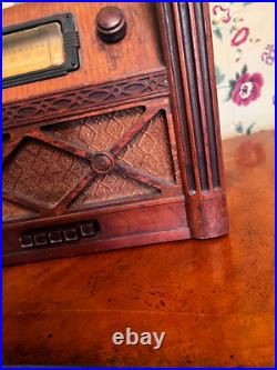 Vintage 1939 Silvertone Sears & Roebuck Wooden Cabinet Tube AM Radio