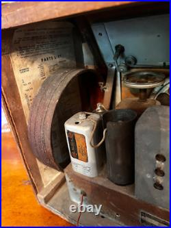 Vintage 1939 Silvertone Sears & Roebuck Wooden Cabinet Tube AM Radio