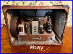 Vintage 1939 Silvertone Sears & Roebuck Wooden Cabinet Tube AM Radio