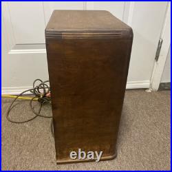 Vintage 1939 Zenith Large Art Deco Wooden Tombstone AC Tube Radio All Bands