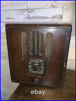 Vintage 1939 Zenith Tombstone Wood Tube Radio Model 4B231