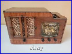 Vintage 1940 Sentinel Table Top Tube Radio Model # 203 UL + 3 Radio Books