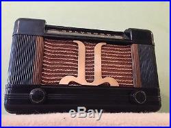 Vintage 1940's Farnsworth ET-064 Bakelite 6 Tube Radio (WORKS GREAT)