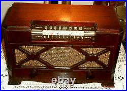 Vintage 1940's Farnsworth Et-066 Tube Am Radio Restored Works Great Very Nice
