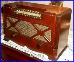 Vintage 1940's Farnsworth Et-066 Tube Am Radio Restored Works Great Very Nice
