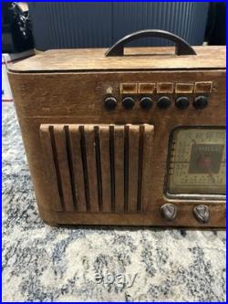 Vintage 1940's Philco 40-125 Wood Case Tabletop Tube Radio AM (READ) Vintage 1940's Philco 40-125 Wood Case Tabletop Tube Radio AM (READ)