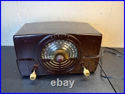Vintage 1940's TUBED Zenith Bakelite Am Fm Table Radio Working