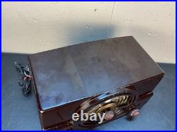 Vintage 1940's TUBED Zenith Bakelite Am Fm Table Radio Working