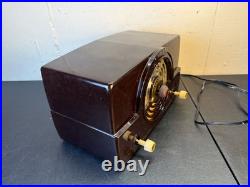 Vintage 1940's TUBED Zenith Bakelite Am Fm Table Radio Working
