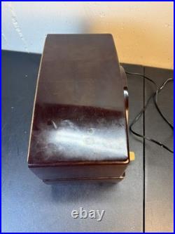 Vintage 1940's TUBED Zenith Bakelite Am Fm Table Radio Working