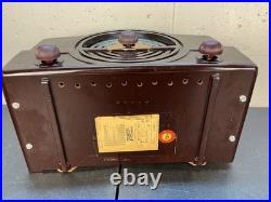 Vintage 1940's TUBED Zenith Bakelite Am Fm Table Radio Working