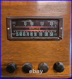 Vintage 1940's Wards Airline AM/SW Tube Radio Turns On, Lights Up! Estate Sale