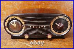 Vintage 1940s/1950s Zenith Bakelite Tube Clock Radio Model 5J03 Owl Eyes Design