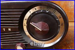 Vintage 1940s/1950s Zenith Bakelite Tube Clock Radio Model 5J03 Owl Eyes Design