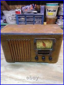 Vintage 1940s Clarion model 602 Tube radio Need Work MAKE OFFER