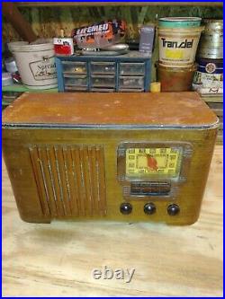 Vintage 1940s Clarion model 602 Tube radio Need Work MAKE OFFER