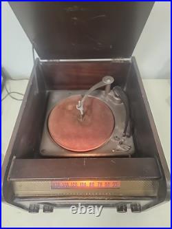 Vintage 1940s Trav-ler tube radio Record Player Powers On