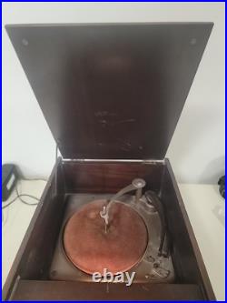Vintage 1940s Trav-ler tube radio Record Player Powers On
