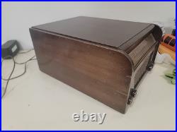 Vintage 1940s Trav-ler tube radio Record Player Powers On