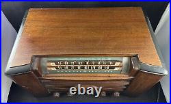 Vintage 1940s Westinghouse L-641 Wood Table Tube Radio Made in USA