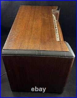 Vintage 1940s Westinghouse L-641 Wood Table Tube Radio Made in USA
