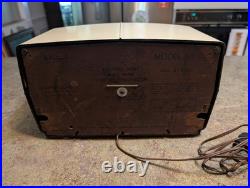 Vintage 1940s White Tube Radio Motorola 6X11U Painted Bakelite WORKS See VIDEO