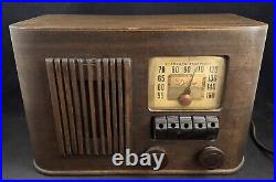 Vintage 1941 Delco R-1174 Wooden Table Tube Radio Made in USA