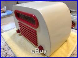 Vintage 1941 Fada Temple PROTOTYPE Tube Radio. Beautiful, playing well white/red