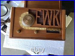Vintage 1941 Silvertone Candy Cane Model #7004 Tube AM Brown mahogany radio