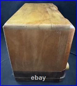 Vintage 1945 Harold Lifton 92-1 Wood Table Tube Radio Made in USA