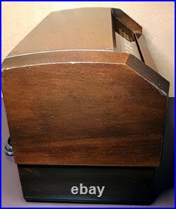 Vintage 1945 RCA Victor Model 56X3 Mahogany Cabinet Vacuum Tube Radio (restored) Vintage 1945 RCA Victor Model 56X3 Mahogany Cabinet Vacuum Tube Radio (restored)