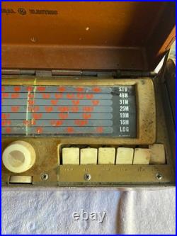 Vintage 1946 General Electric GE Radio 260 Portable Tube AM Short Wave Untested