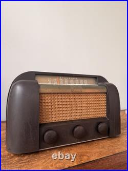 Vintage 1946 RCA Victor Master Tube Radio Bakelite AM Shortwave Made in Canada