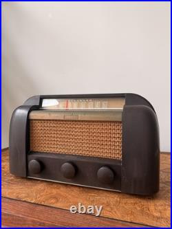 Vintage 1946 RCA Victor Master Tube Radio Bakelite AM Shortwave Made in Canada