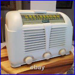 Vintage 1946 Sonora RZU-222 Radio Looks and Plays Terrific