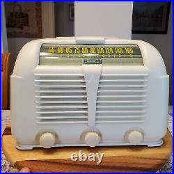 Vintage 1946 Sonora RZU-222 Radio Looks and Plays Terrific