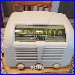 Vintage 1946 Sonora RZU-222 Radio Looks and Plays Terrific