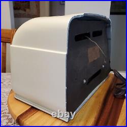 Vintage 1946 Sonora RZU-222 Radio Looks and Plays Terrific