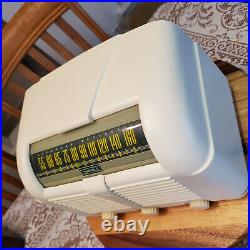 Vintage 1946 Sonora RZU-222 Radio Looks and Plays Terrific
