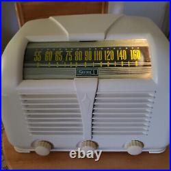 Vintage 1946 Sonora RZU-222 Radio Looks and Plays Terrific